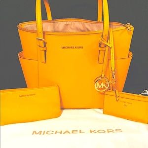 Authentic Michael Kora purse, coin purse and wallet holder.